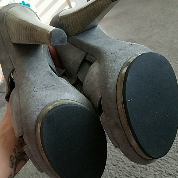 Authentic New Coach Heel Platforms - Picture 3 of 3